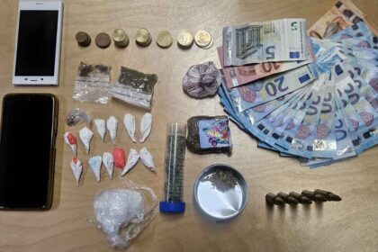 O Comando Territorial de Faro da Guarda Nacional Republicana (GNR), através do Posto Territorial de Tavira, deteve em flagrante um homem de 37 anos por tráfico de estupefacientes.