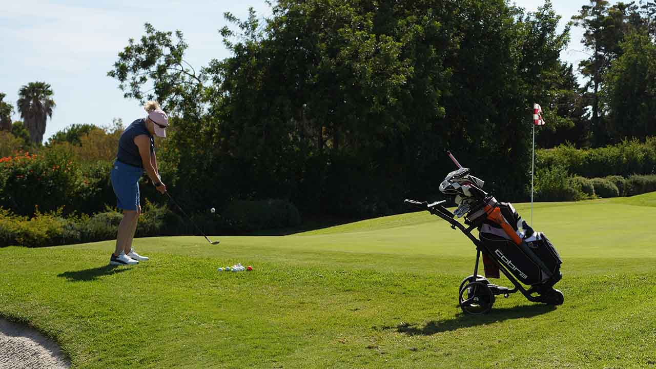 O impacto económico do golfe em Portugal chega aos 4.200 milhões de euros, 120 milhões para o PIB, sendo mais de 60 por cento proveniente do Algarve, de acordo com um estudo.