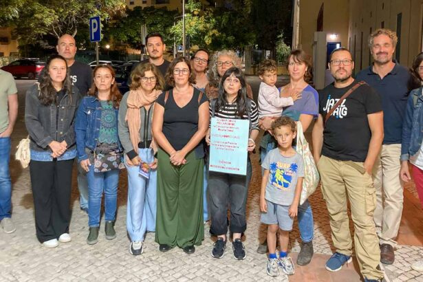 Investigadores da Universidade do Algarve (UAlg) juntam-se a manifestação nacional pela Noite Europeia dos Investigadores, contra a precariedade laboral.