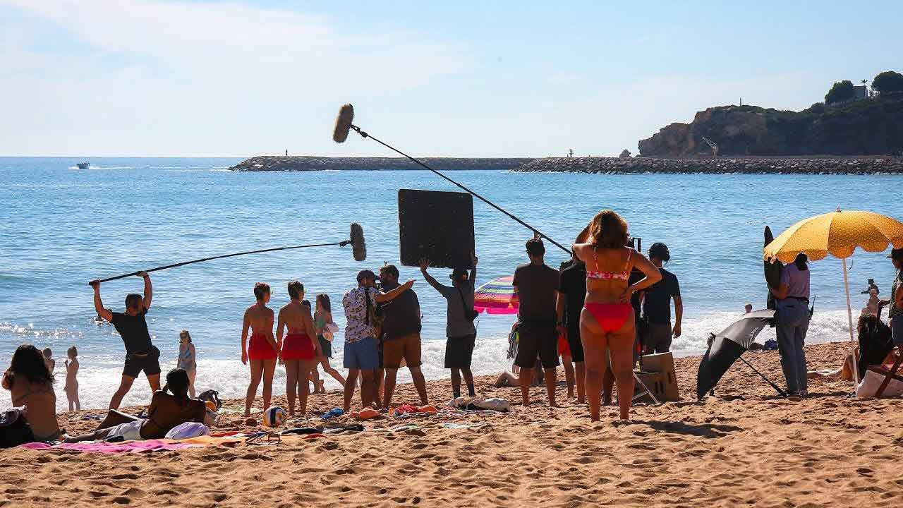 A sexta temporada da série juvenil «Morangos com Açúcar» está a ser gravada em Albufeira desde setembro, devendo terminar no final de novembro.