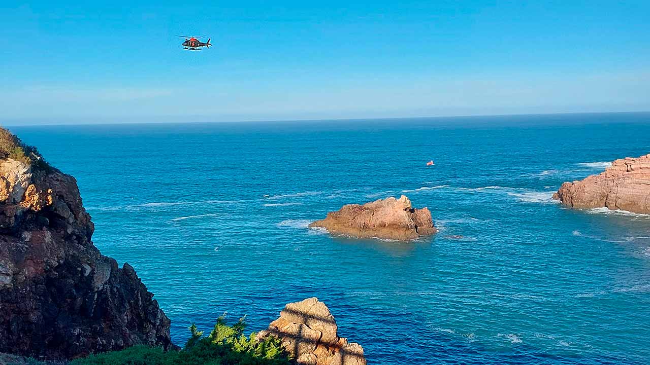 Estão retomadas as buscas pelo pescador de 25 anos desaparecido em Aljezur desde o dia 19 de outubro, informou hoje a Autoridade Marítima Nacional.