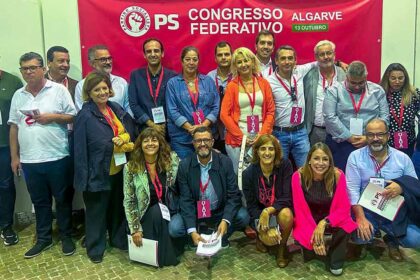 Os socialistas do Algarve e da Andaluzia defendem agenda conjunta pela habitação acessível, gestão da água e defesa de ambas as regiões na Europa.