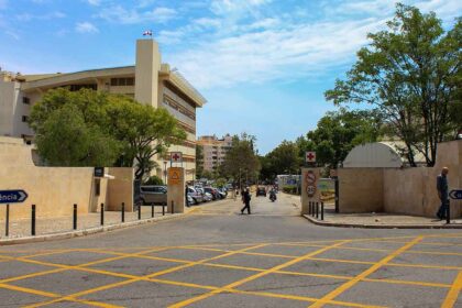 A Federação do PS Algarve acusa hoje o PSD de «prepotência partidária» e «assalto» à Unidade Local de Saúde do Algarve.