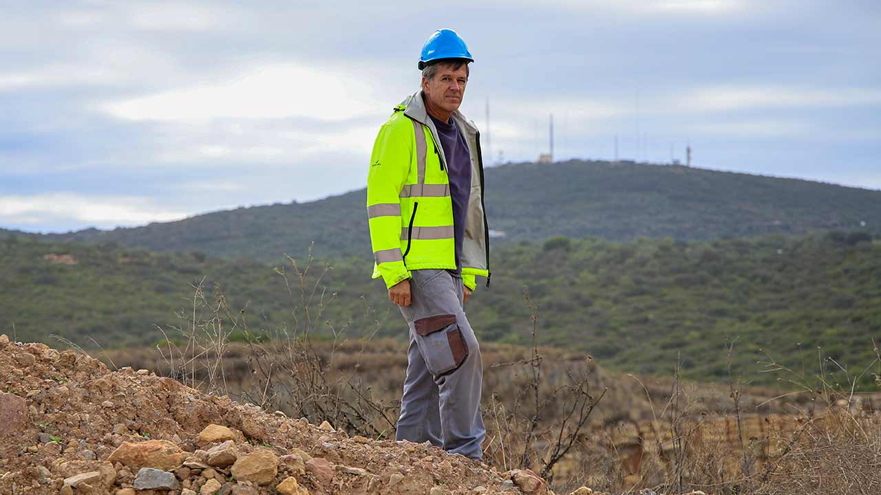 Algarbritas, S.A., combina a exploração de uma pedreira com outras áreas de negócio complementares, como a produção de pré-fabricados inovadores em betão e a gestão de resíduos.