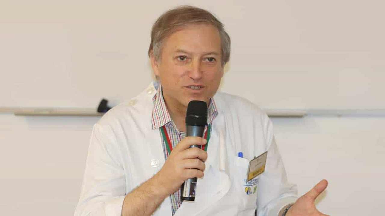 O especialista Rui Tato Marinho alertou hoje para o aumento de casos de cancro da mama, colorretal e do fígado em pessoas mais jovens, apontando a obesidade e o consumo exagerado de álcool e carnes vermelhas como causas para este problema.