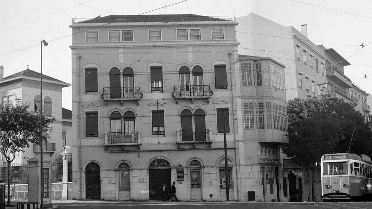 Casa dos Estudantes do Império inspira conversa do ciclo «cravo, palavra e melodia», em Faro, com curadoria de Kalaf Epalanga.
