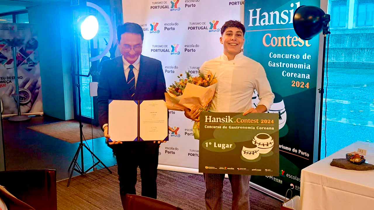 O Concurso de Gastronomia Coreana, realizado este ano no Porto, teve como vencedor Rodrigo Pereira, aluno da EHTA, que recriou um Jeyuk bokkeum.