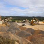 Algarbritas, S.A., combina a exploração de uma pedreira com outras áreas de negócio complementares, como a produção de pré-fabricados inovadores em betão e a gestão de resíduos.