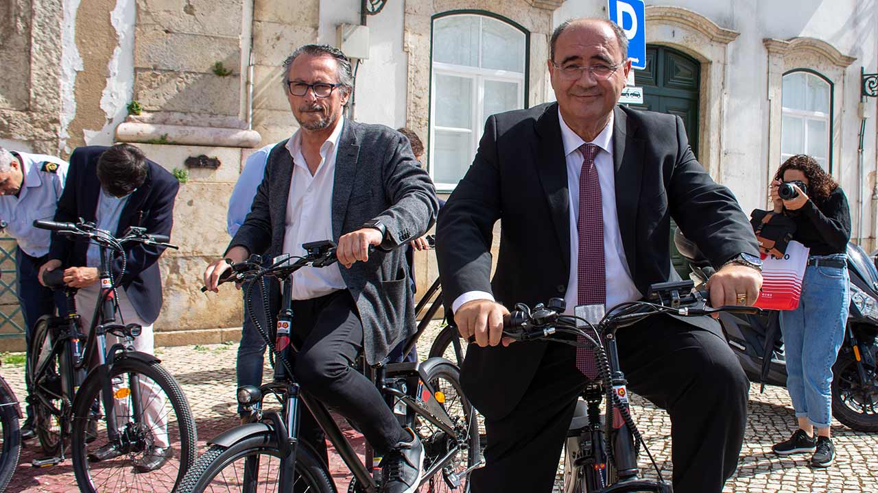 O município de Faro vai realizar hasta pública para atribuição de licenças de atividade de partilha de velocípedes (trotinetes e bicicletas elétricas), numa aposta na mobilidade suave.