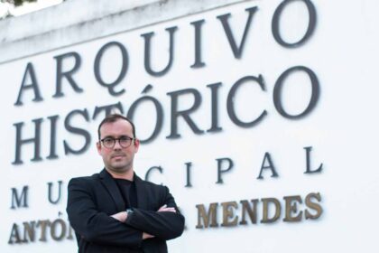 O historiador algarvio Fernando Pessanha é o vencedor do Prémio Defesa Nacional 2023, o maior prémio de ensaio histórico da atualidade, instituído pelo Ministério da Defesa Nacional da República Portuguesa.