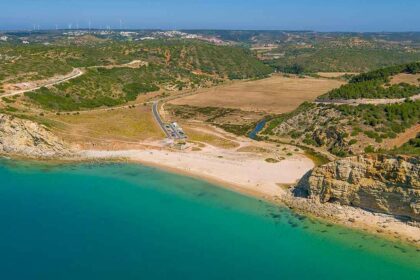A Câmara Municipal de Vila do Bispo adquiriu, através do exercício do direito de preferência, a herdade da Boca do Rio, por 990 mil euros.