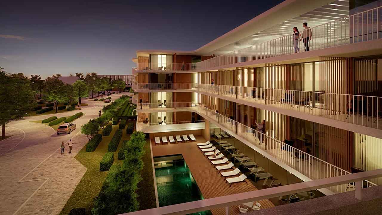 O Lagos Marina Hotel, Curio Collection by Hilton e o Hilton Garden Inn Lagos já começaram a ser construídos na Marina de Lagos, com o objetivo de enriquecer o mercado de resorts do Algarve.