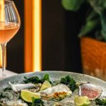 A partir de dezembro, o restaurante Marina com Noélia, localizado no Real Marina Hotel & Spa, em Olhão, dá um novo sabor aos almoços do dia a dia, com o menu executivo semanal.
