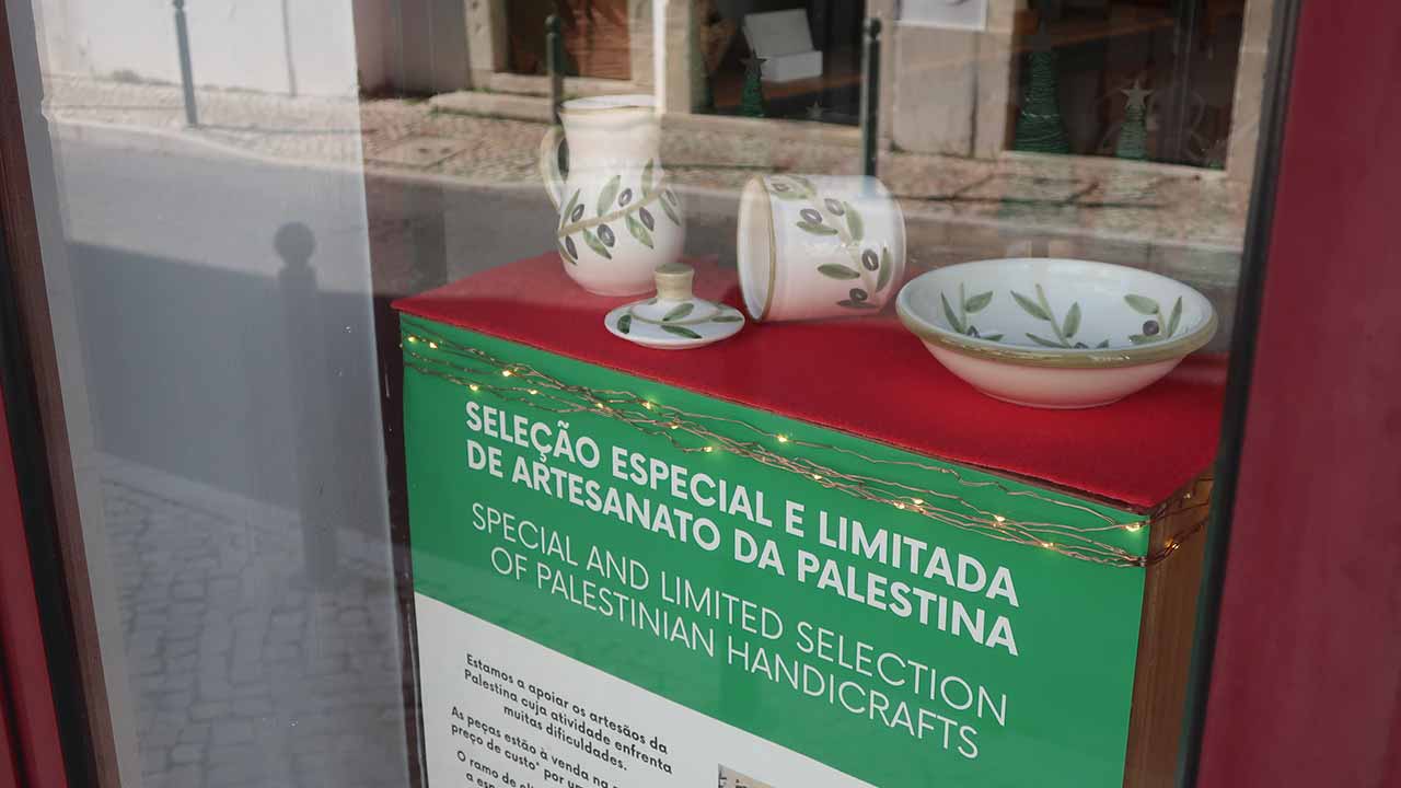 Com o objetivo de apoiar o artesanato e os artesãos da Palestina, a loja TASA, em Loulé, apresenta uma coleção limitada de peças produzidas em Gaza e West Bank.