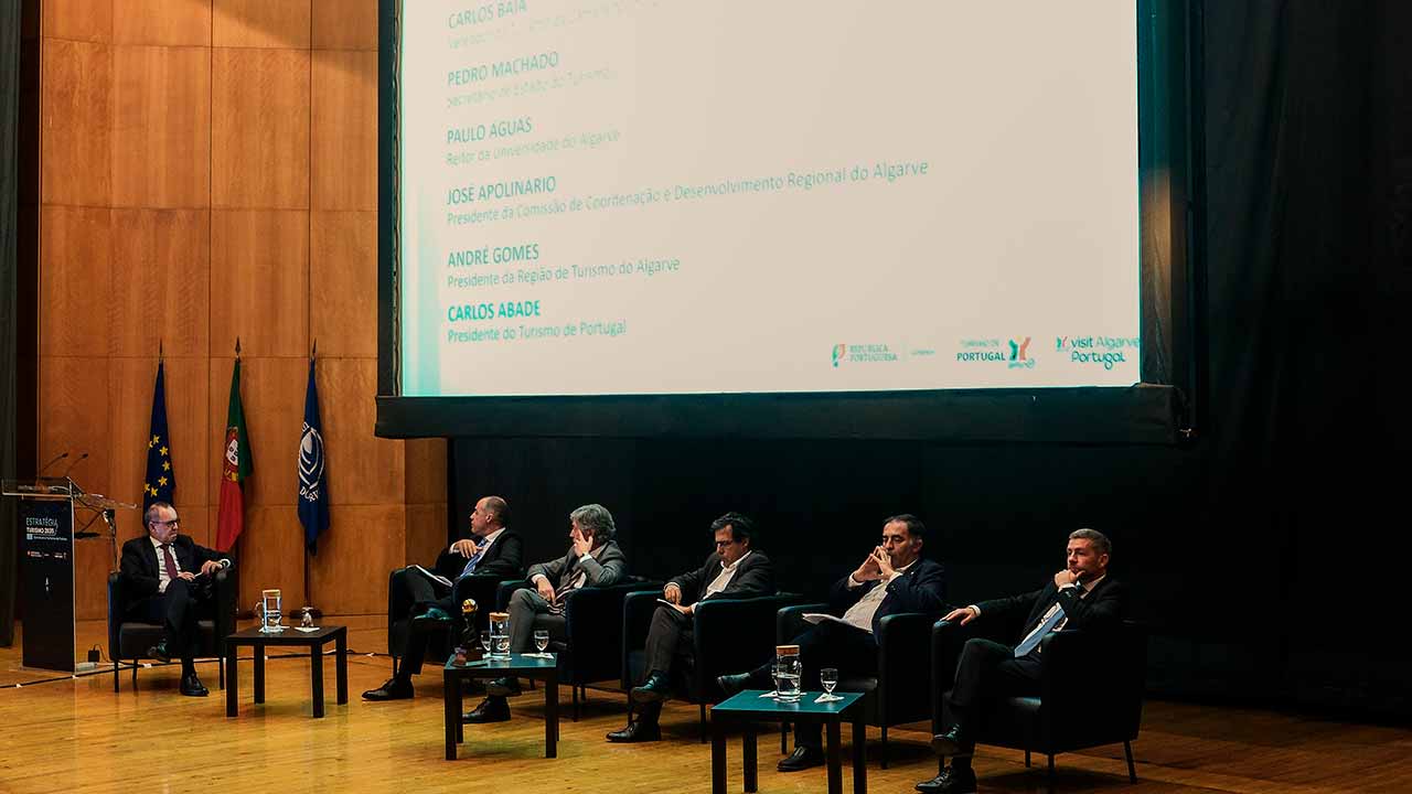 As principais conclusões da última conferência «Estratégia Turismo 2035» são que o Algarve tem espaço para crescer sustentável entre o litoral e o interior.