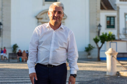 O presidente da Câmara de Vila Real de Santo António (VRSA) garantiu hoje que vai prosseguir com a trajetória que colocou o município como terceiro com mais passivo exigível reduzido em 2023.
