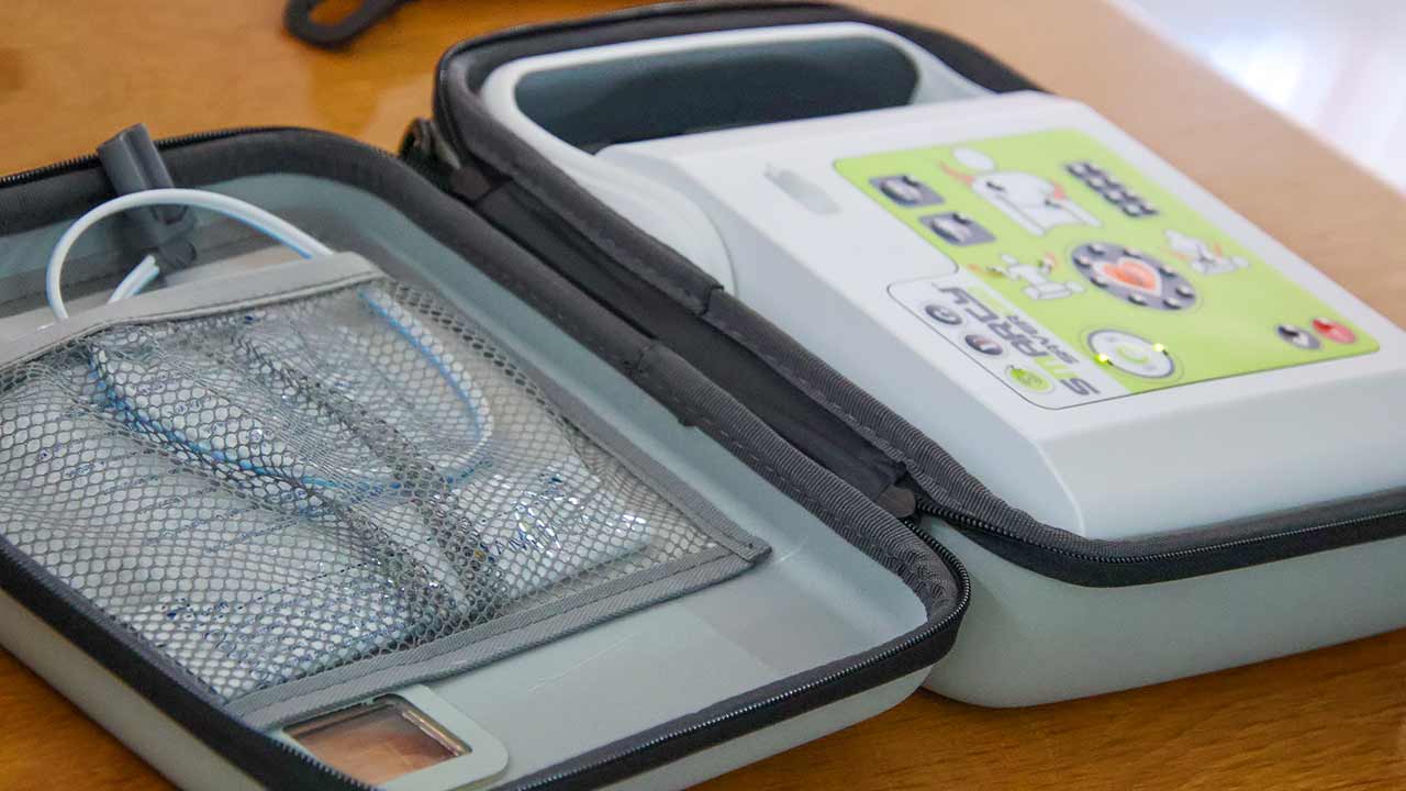A Câmara Municipal de Vila Real de Santo António (VRSA) reforça o seu compromisso com a saúde e a segurança da comunidade com a aquisição de seis Desfibrilhadores Automáticos Externos (DAE).
