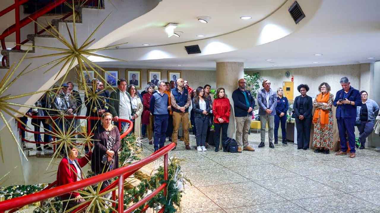 José Carlos Rolo, presidente da Câmara Municipal de Albufeira, desejou as Boas Festas a empresários, clubes e associações culturais, desportivas e sociais, entidades civis, militares e religiosas, a todos os parceiros do município e aos funcionários da autarquia.