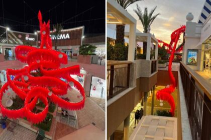 O AlgarveShopping tem uma árvore de Natal sustentável, feita a partir de 100 kg de plástico reciclado, numa instalação artística chamada «Natal Tropical», da autoria de Madalena Martins, que contou com a ajuda de reclusos.