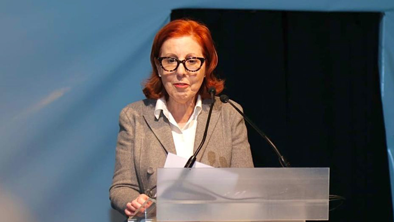 O governo está a estudar a ligação do Alqueva à Bacia de Mira, e da Barragem de Santa Clara à Barragem da Bravura, em Lagos, disse hoje em Faro a ministra do ambiente, Maria Graça Carvalho. A possibilidade surge no âmbito da captação de 60 hectómetros cúbicos do Guadiana, no Pomarão, autorizada por Espanha.