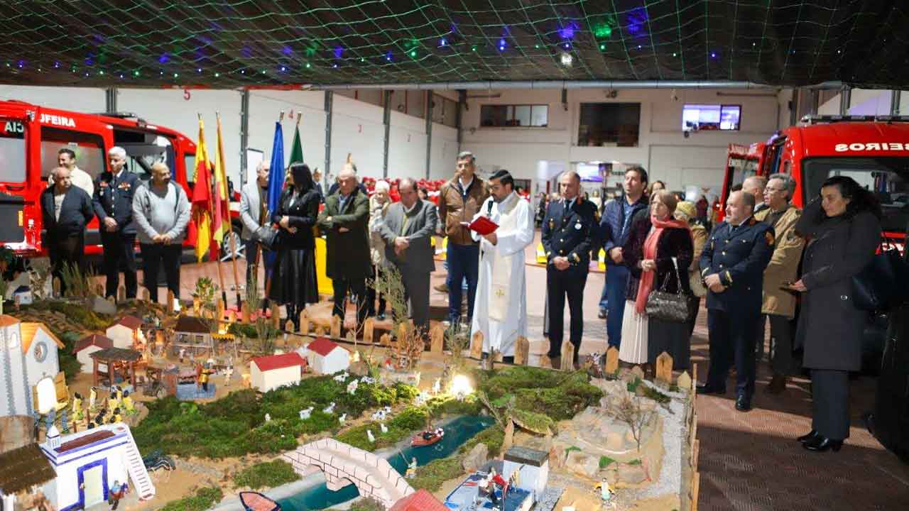 A Câmara Municipal de Albufeira ofereceu duas ambulâncias de socorro aos Bombeiros Voluntários de Albufeira, um investimento no valor global de 137 296,22 euros, subsidiado a 100 por cento pelo município, no dia 11 de dezembro.