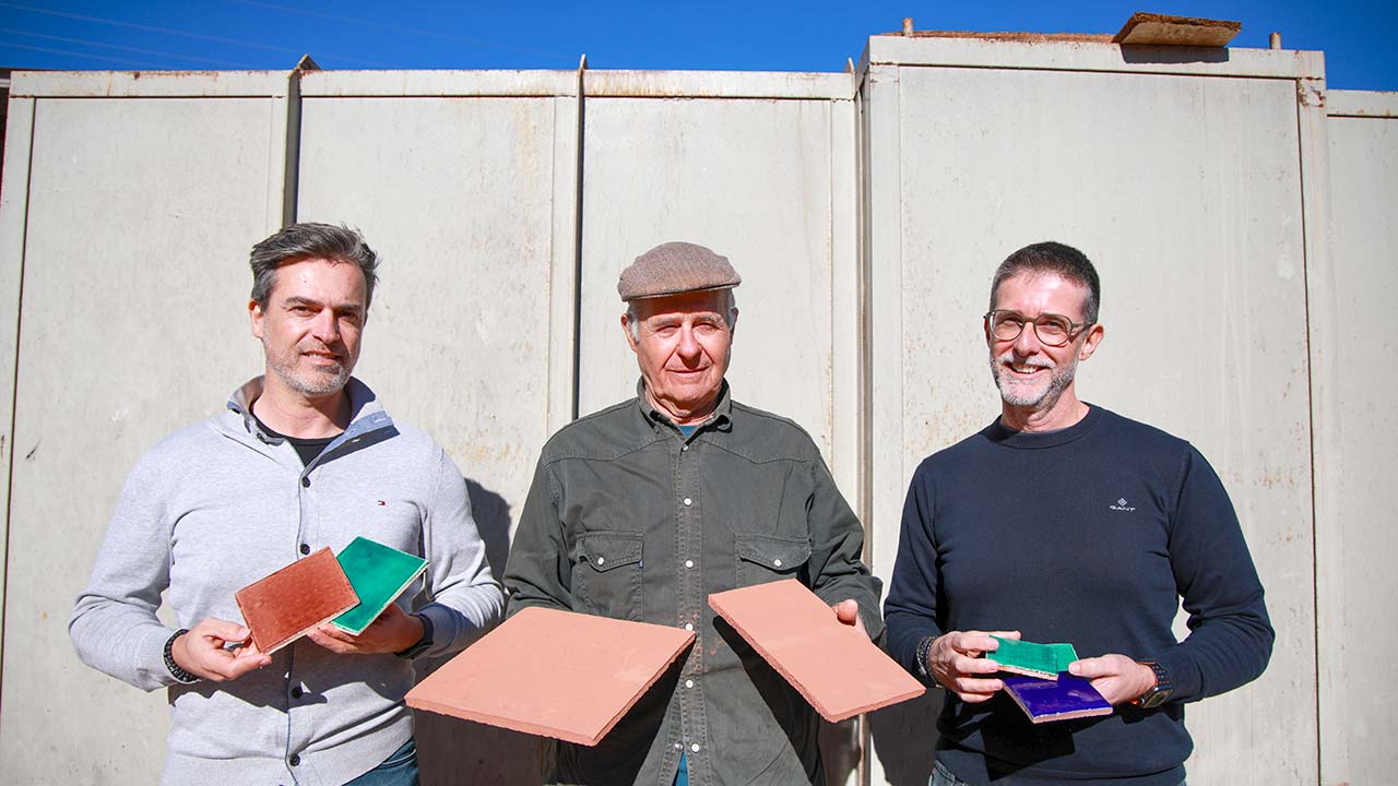 A fábrica de cerâmica fundada em 1985, na Fonte Salgada, concelho de Tavira, herdeira de uma tradição que remonta há pelo menos três gerações da família Faustino, está a passar por uma revolução.