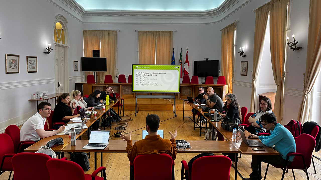 Faro, Riga (Letónia) e Sandanski (Bulgária) estão unidos num consórcio europeu que testa a gamificação, neste caso com o videojogo Minecraft, como ferramenta de participação jovem.