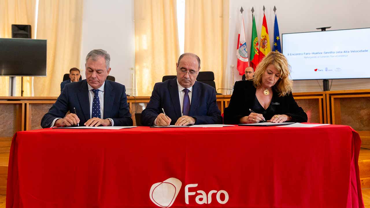 O II Encontro Faro-Huelva-Sevilha pela Alta Velocidade ficou marcado pelo apelo dos três autarcas para que se inclua a ligação entre as três cidades como uma prioridade.