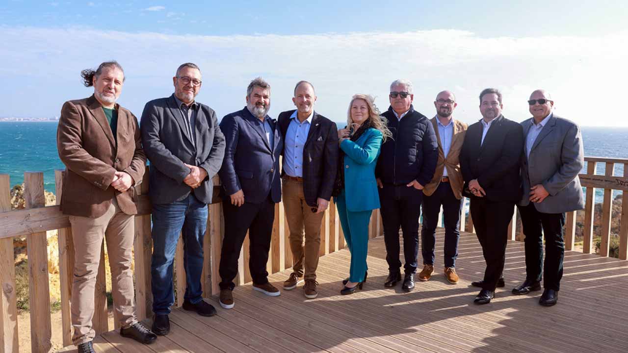 Os municípios de Lagos e Niágara Falls estão agora ligados através de um acordo de amizade e cooperação nas áreas social, económica, cultural, ambiental e institucional.