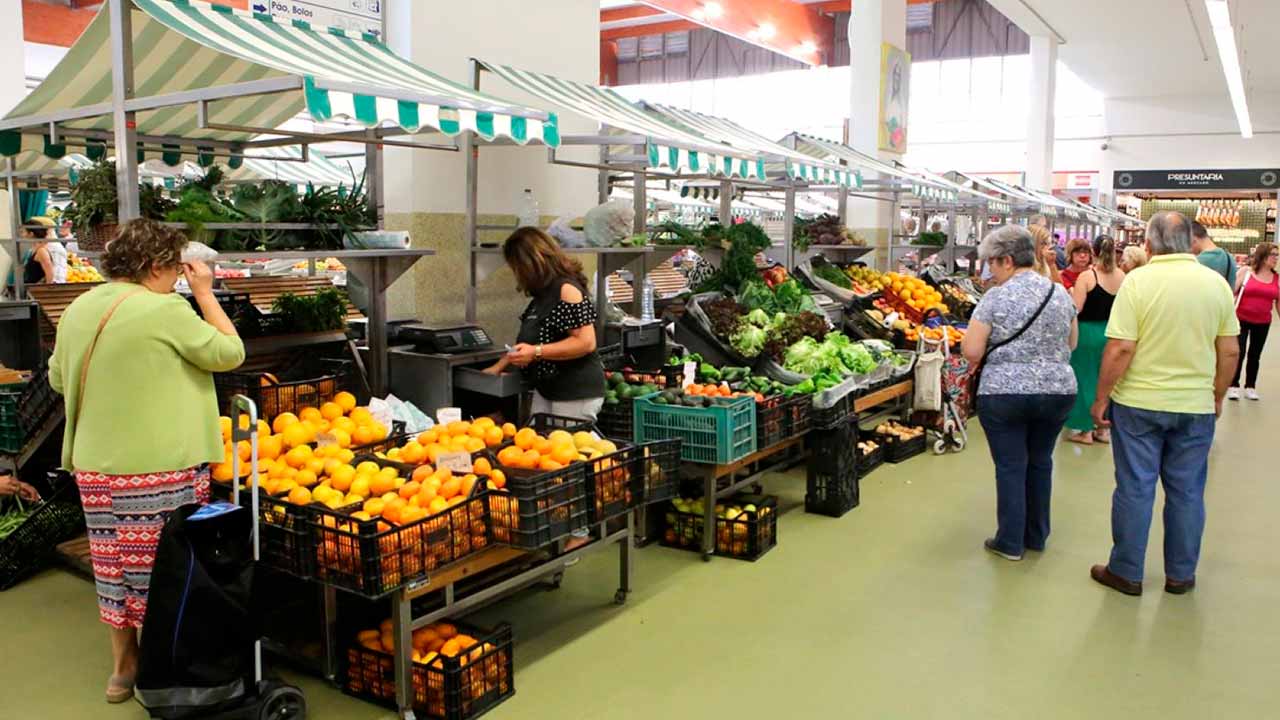 Os 17 anos do Mercado Municipal de Portimão celebram-se com a inauguração de um espaço multiusos e a exposição «100 Anos, 100 Sardinhas».