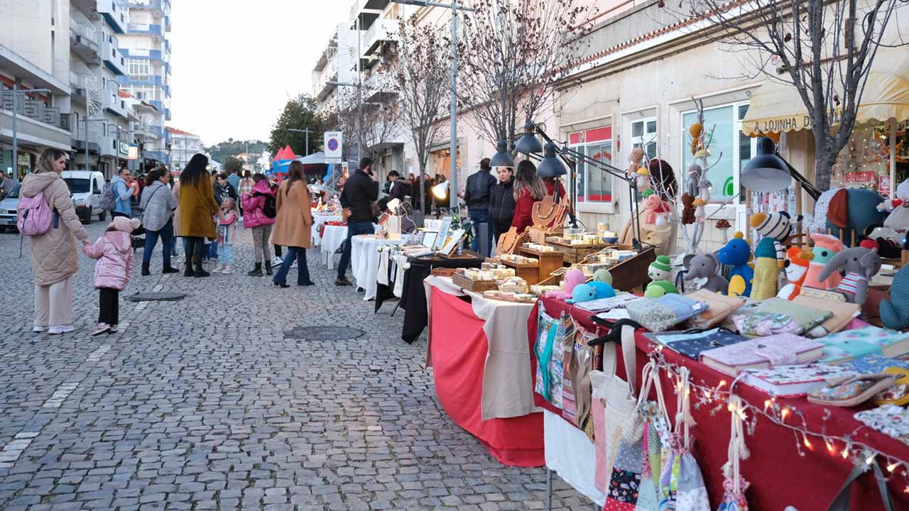 Promoções no comércio local, Sabores de Natal, artesanato, sorteios, espetáculos e a chegada do Pai Natal animam a quadra em São Brás de Alportel.