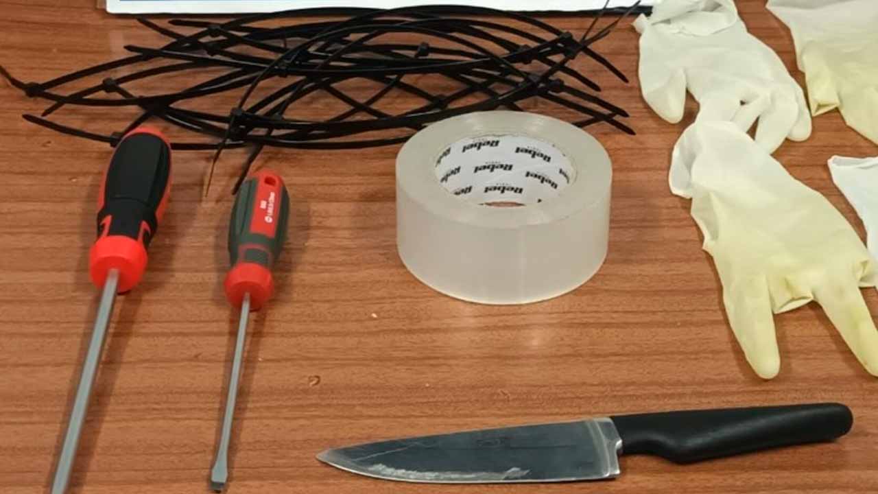 Dois homens estrangeiros, de 28 e 32 anos, foram detidos pela PSP em Olhão, por sequestro na residência das vítimas, onde se encontravam a ameaçar, provocar agressões e exigir elevadas quantidades de dinheiro.