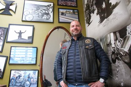 Pedro Baptista, recém-eleito presidente do Moto Clube Faro, mostra-se conservador na sua primeira entrevista no cargo. Não é apenas o peso de suceder a José Amaro, que ocupou o cargo por mais de 40 anos, mas a vontade de respeitar o legado e o historial da casa. Promete, contudo, novidades para breve.
