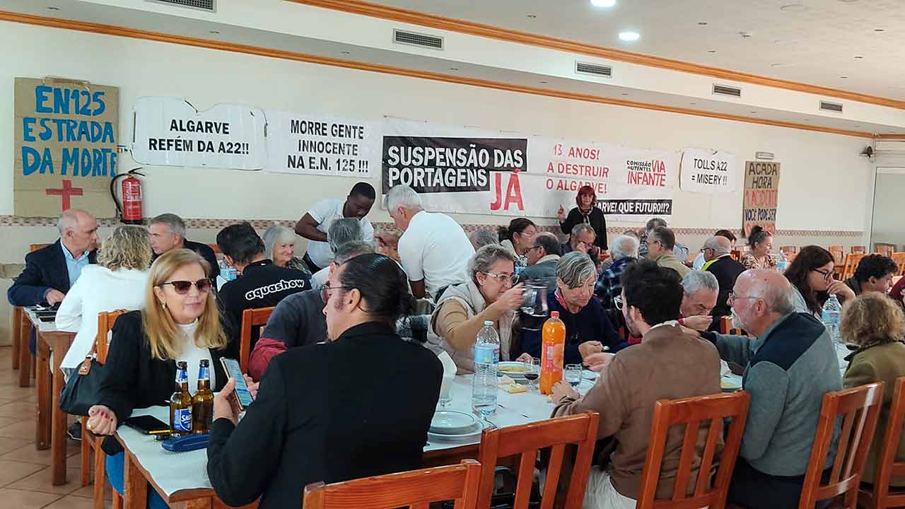 A Comissão de Utentes da Via do Infante (CUVI) apela a um forte buzinão, para assinalar o fim das portagens no Algarve, na A22.