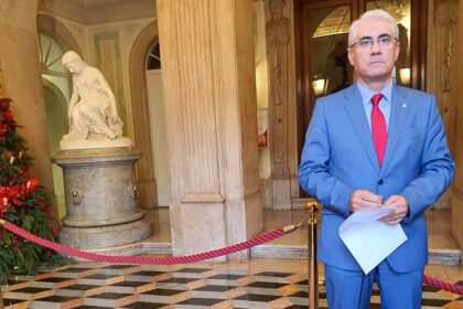 Vila Real de Santo António entregou hoje ao Ministério Público toda a documentação do processo de licenciamento do Cine-Foz, para assegurar «total transparência» após queixa-crime do PSD.