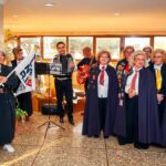 O grupo de Cantares de Paderne «Força da Tradição» e Tuna da Universidade Sénior de Albufeira juntaram-se para cantarem as Janeiras ao executivo municipal.