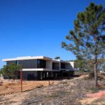 Maria da Graça Carvalho, ministra do Ambiente e Energia, visitou o empreendimento Arcaya, em Vilamoura, que se diferencia pela abordagem de construção sustentável e boas práticas ambientais.