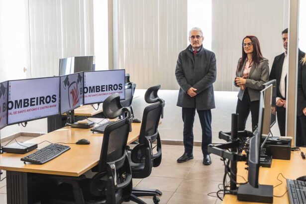 O aniversário dos Bombeiros Voluntários de Castro Marim e Vila Real de Santo António foi celebrado com a inauguração do Centro Intermunicipal de Proteção Civil e a assinatura de Plano Estratégico com mais de 400 mil euros de investimento.