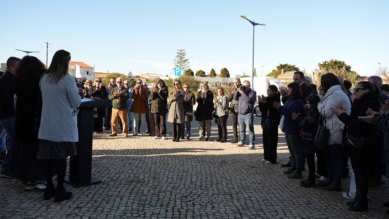 O Pavilhão Multiusos de Sagres passa agora a designar-se Pavilhão Clésio Ricardo, em homenagem ao antigo presidente da Junta de Freguesia de Sagres que faleceu em outubro passado.