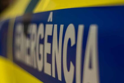 Uma criança de 11 anos morreu hoje ao ser atropelada mortalmente por um camião numa avenida da cidade de Albufeira, disse à Lusa fonte do Comando Regional de Emergência e Proteção Civil (CREPC) do Algarve.