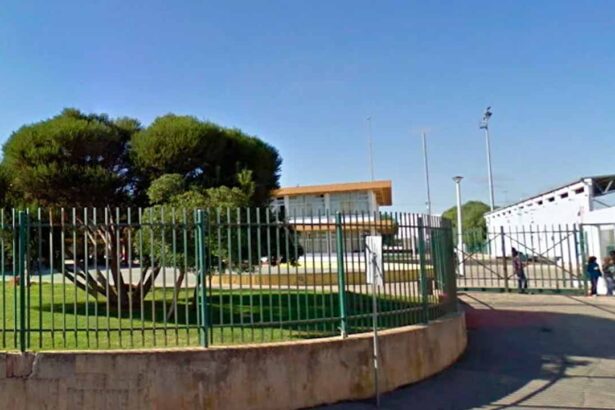 A falta de funcionários na escola de Messines deverá ser resolvida a partir de terça-feira, com o diretor do agrupamento de escolas a retirar funcionários de outros estabelecimentos.