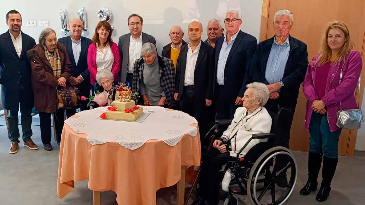 Maria da Conceição é a mulher mais idosa de Portugal, vive em São Brás de Alportel e completou 112 anos a 22 de dezembro último com uma festa na Santa Casa da Misericórdia.