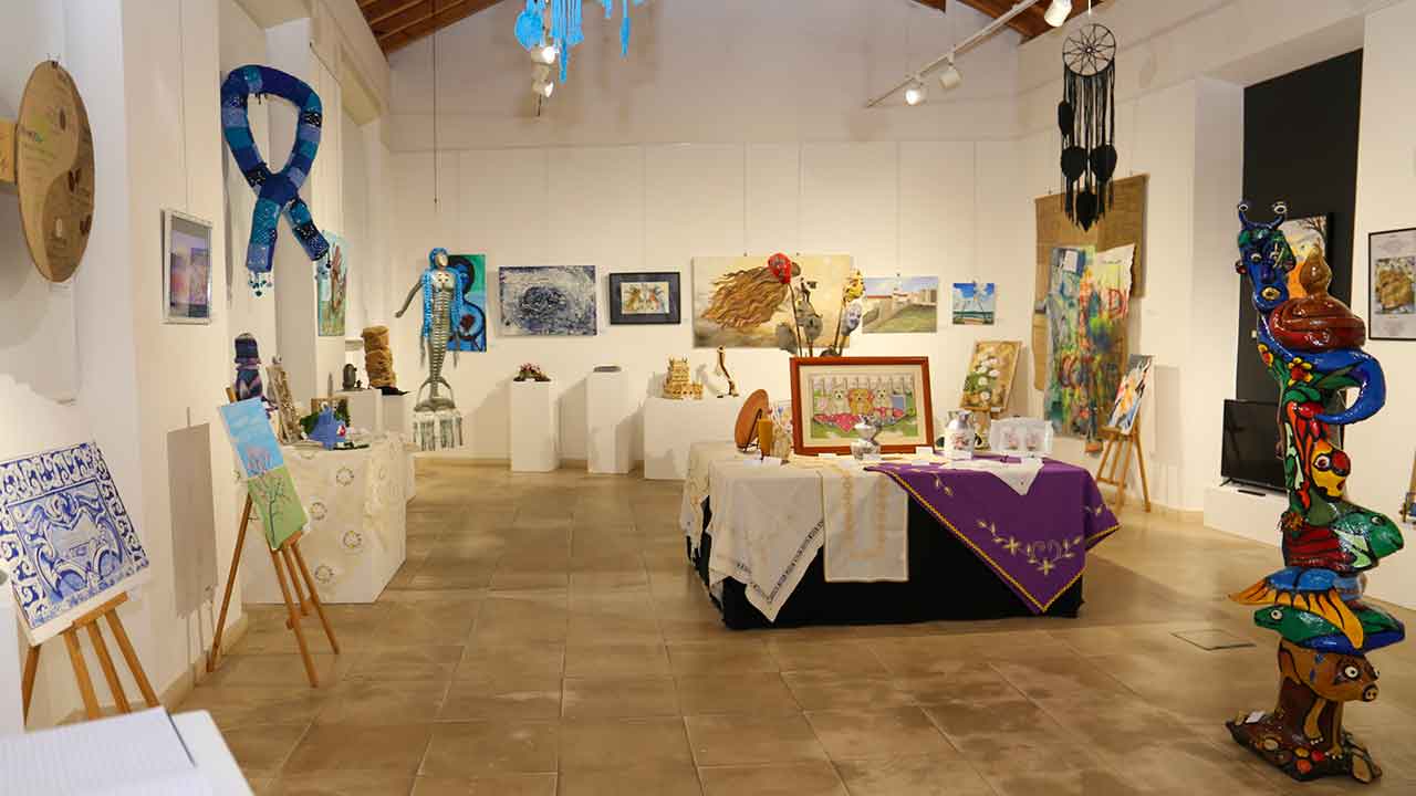 A 26.ª Mostra de Artistas do Concelho de Vila do Bispo no Centro de Interpretação, conta com a participação 81 autores. Inaugurou hoje, dia 12 de janeiro.