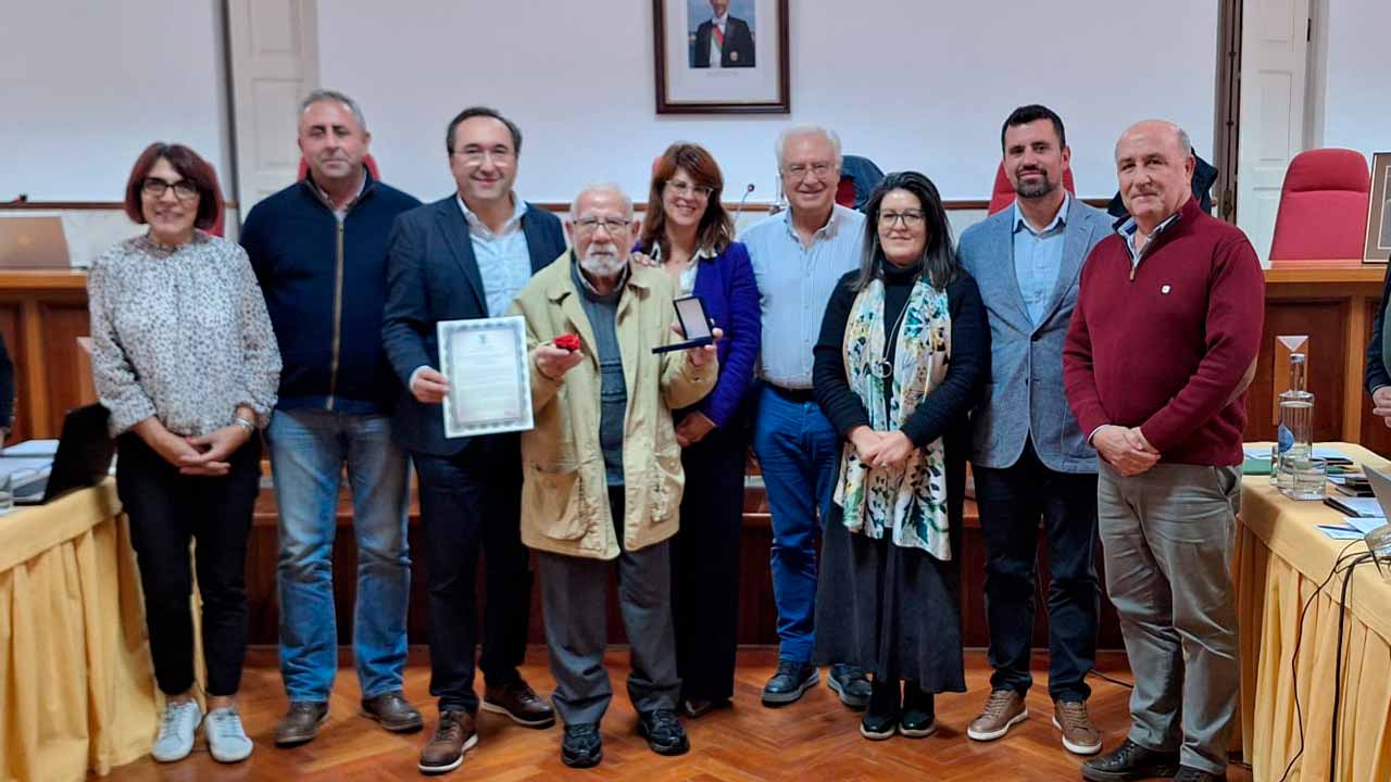 Orlando Sobral da Silva recebeu um voto de louvor do município de São Brás de Alportel pelo contributo cívico e político na construção da democracia local.