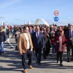 A nova ponte da Praia de Faro foi inaugurada esta manhã por Maria da Graça Carvalho, ministra do Ambiente e Energia. Autarca Rogério Bacalhau considera a infraestrutura, «um marco para o futuro».