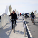 A nova ponte da Praia de Faro foi inaugurada esta manhã por Maria da Graça Carvalho, ministra do Ambiente e Energia. Autarca Rogério Bacalhau considera a infraestrutura, «um marco para o futuro».