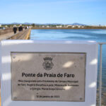 A nova ponte da Praia de Faro foi inaugurada esta manhã por Maria da Graça Carvalho, ministra do Ambiente e Energia. Autarca Rogério Bacalhau considera a infraestrutura, «um marco para o futuro».