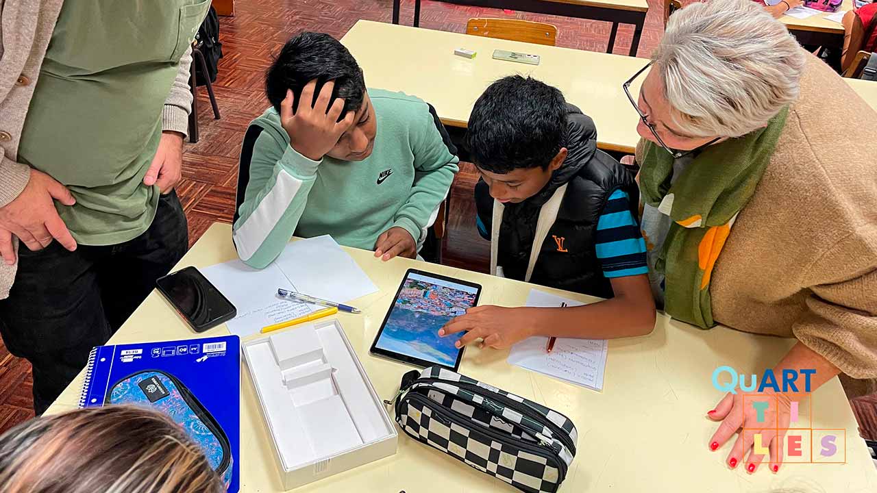Quarteira dá mais um asso na interculturalidade com o projeto QuART TILES que tem como objetivo final criar 12 painéis de azulejos produzidos por alunos.