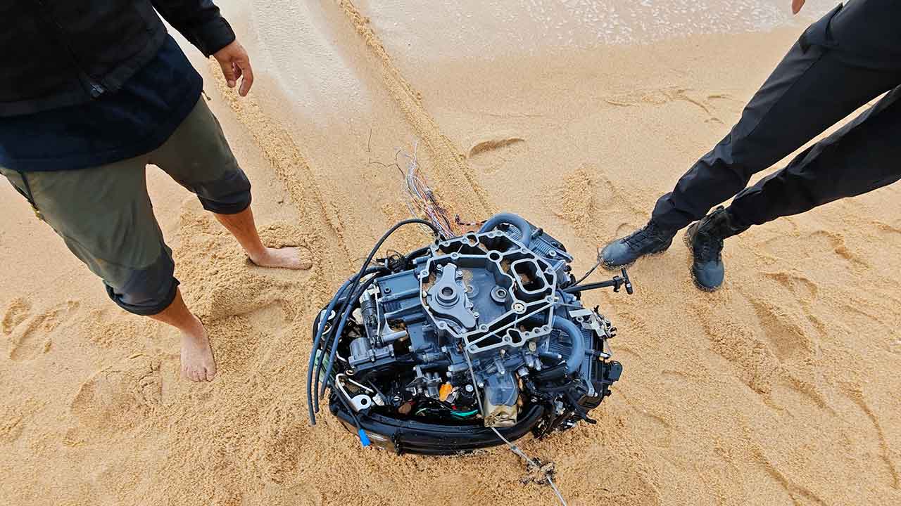 Mais de 200 bidões de combustível associados ao tráfico de droga foram recolhidos nas praias do Algarve, na última semana, pela ONG Brigada do Mar.