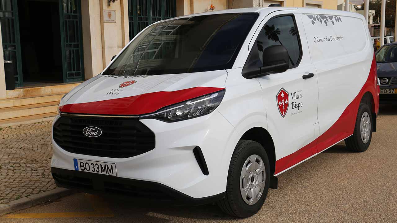 O município de Vila do Bispo investiu 237.597,92 euros para reforçar a frota automóvel da autarquia com nove viaturas, substituindo veículos antigos e em fim de vida.